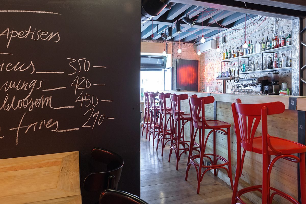 RIB' Z餐飲品牌形象設(shè)計(jì)案例