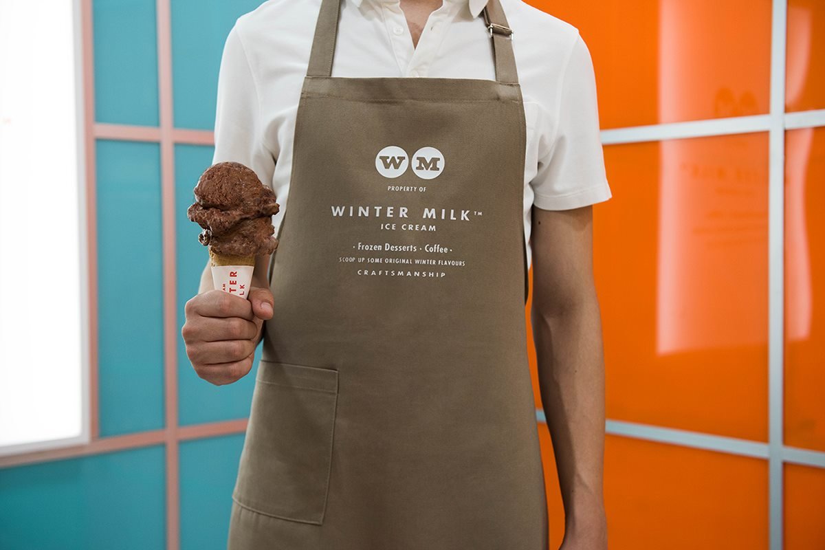 “冬季牛奶”餐飲VI設計 服裝設計展示