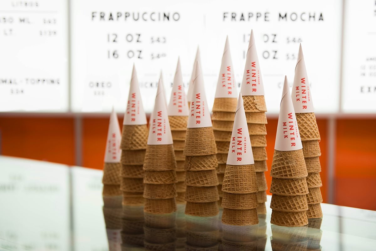 “冬季牛奶”餐飲VI設計 包裝設計展示