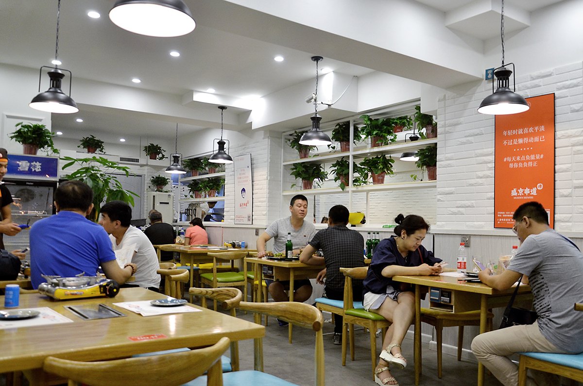 深圳VI設計 深圳VI策劃 盛京串道烤串VI形象設計欣賞 場景展示