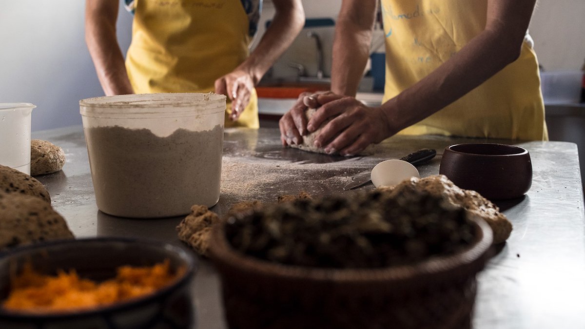 深圳VI設計 深圳VI策劃 De mano a Mano面包店VI形象設計 場景展示