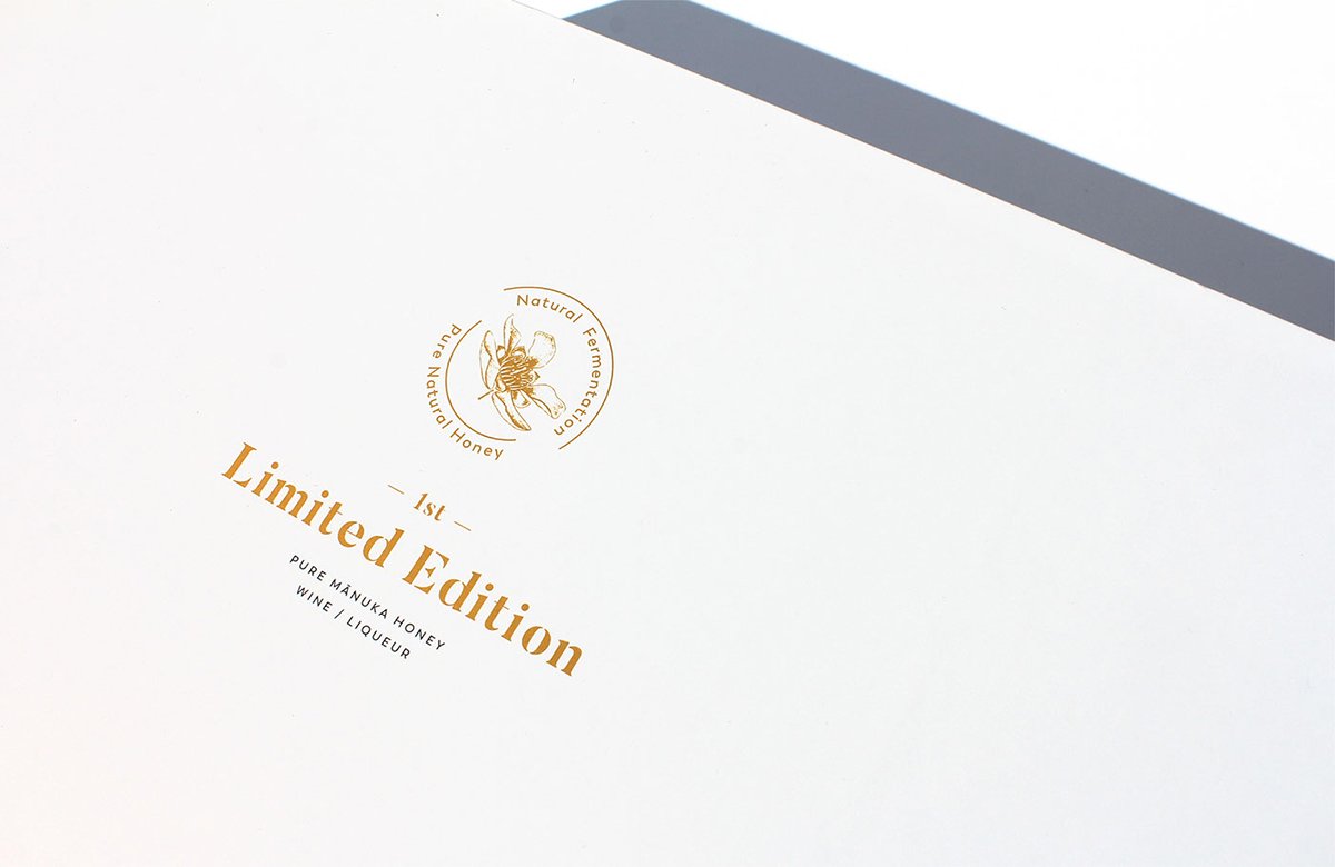 MānukaHoney蜂蜜風味葡萄酒品牌包裝設計欣賞 MānukaHoney蜂蜜風味葡萄酒品牌包裝設計欣賞,葡萄酒品牌,酒品牌設計,酒品牌策劃,酒品牌全案策劃,酒品牌形象塑造,深圳品牌設計,深圳品牌策劃,深圳品牌全案策劃,深圳品牌形象塑造,左右格局