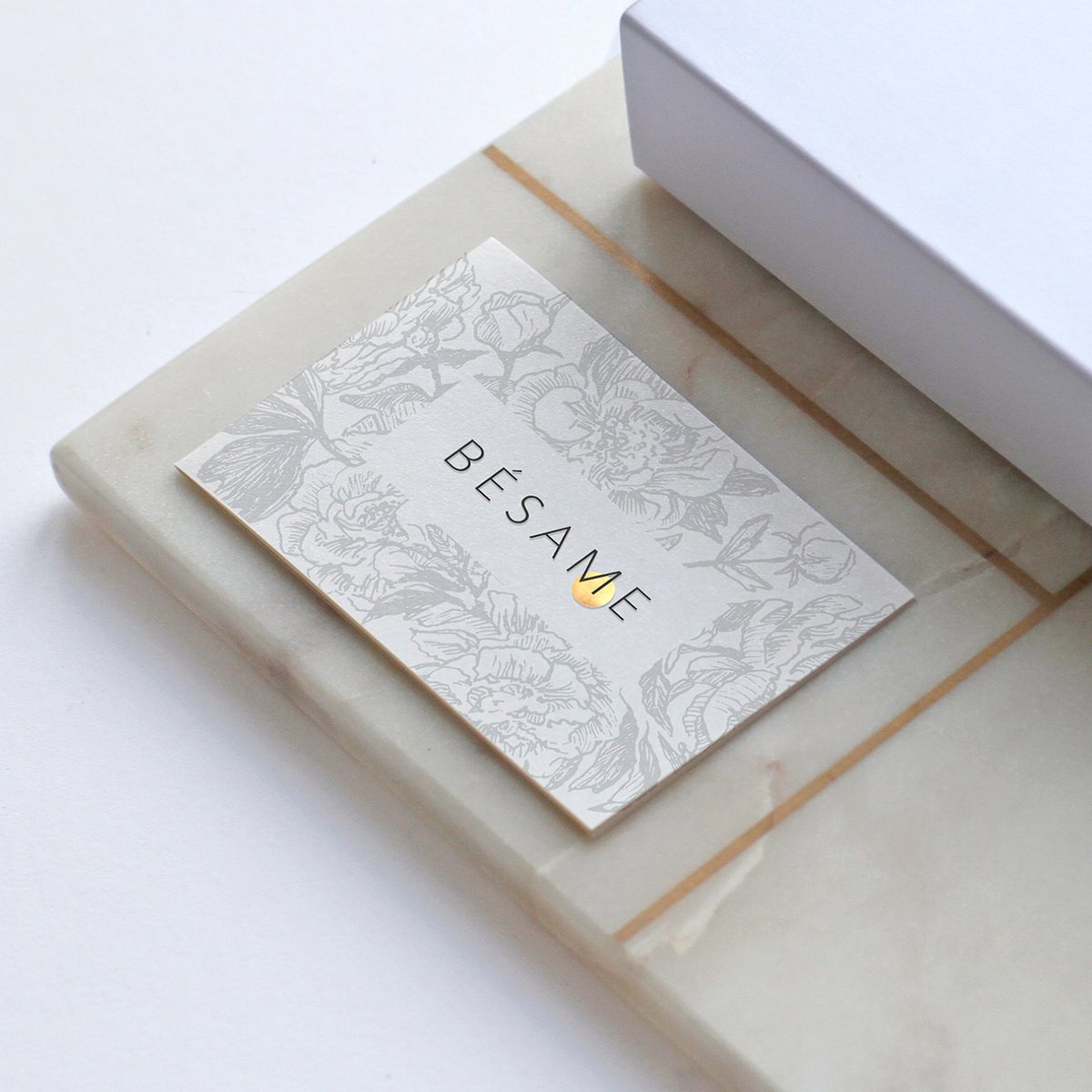 Besame珠寶品牌VI設(shè)計和徽標(biāo)設(shè)計——極簡主義的品牌形象VI視覺識別案例 Besame珠寶品牌VI設(shè)計和徽標(biāo)設(shè)計——極簡主義的品牌形象VI視覺識別案例,vi設(shè)計,珠寶vi設(shè)計,珠寶品牌vi設(shè)計,VI形象設(shè)計,高端VI設(shè)計,品牌包裝設(shè)計,品牌vi設(shè)計,品牌策劃,深圳vi設(shè)計,左右格局