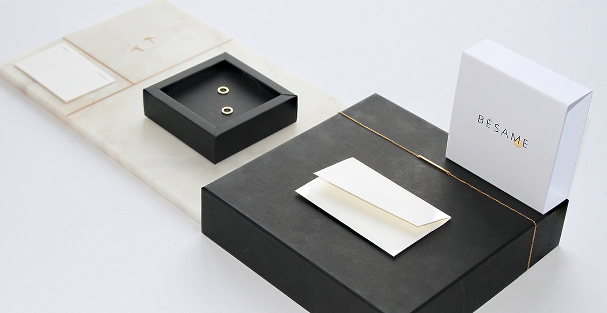 Besame珠寶品牌VI設(shè)計和徽標(biāo)設(shè)計——極簡主義的品牌形象VI視覺識別案例 Besame珠寶品牌VI設(shè)計和徽標(biāo)設(shè)計——極簡主義的品牌形象VI視覺識別案例,vi設(shè)計,珠寶vi設(shè)計,珠寶品牌vi設(shè)計,VI形象設(shè)計,高端VI設(shè)計,品牌包裝設(shè)計,品牌vi設(shè)計,品牌策劃,深圳vi設(shè)計,左右格局