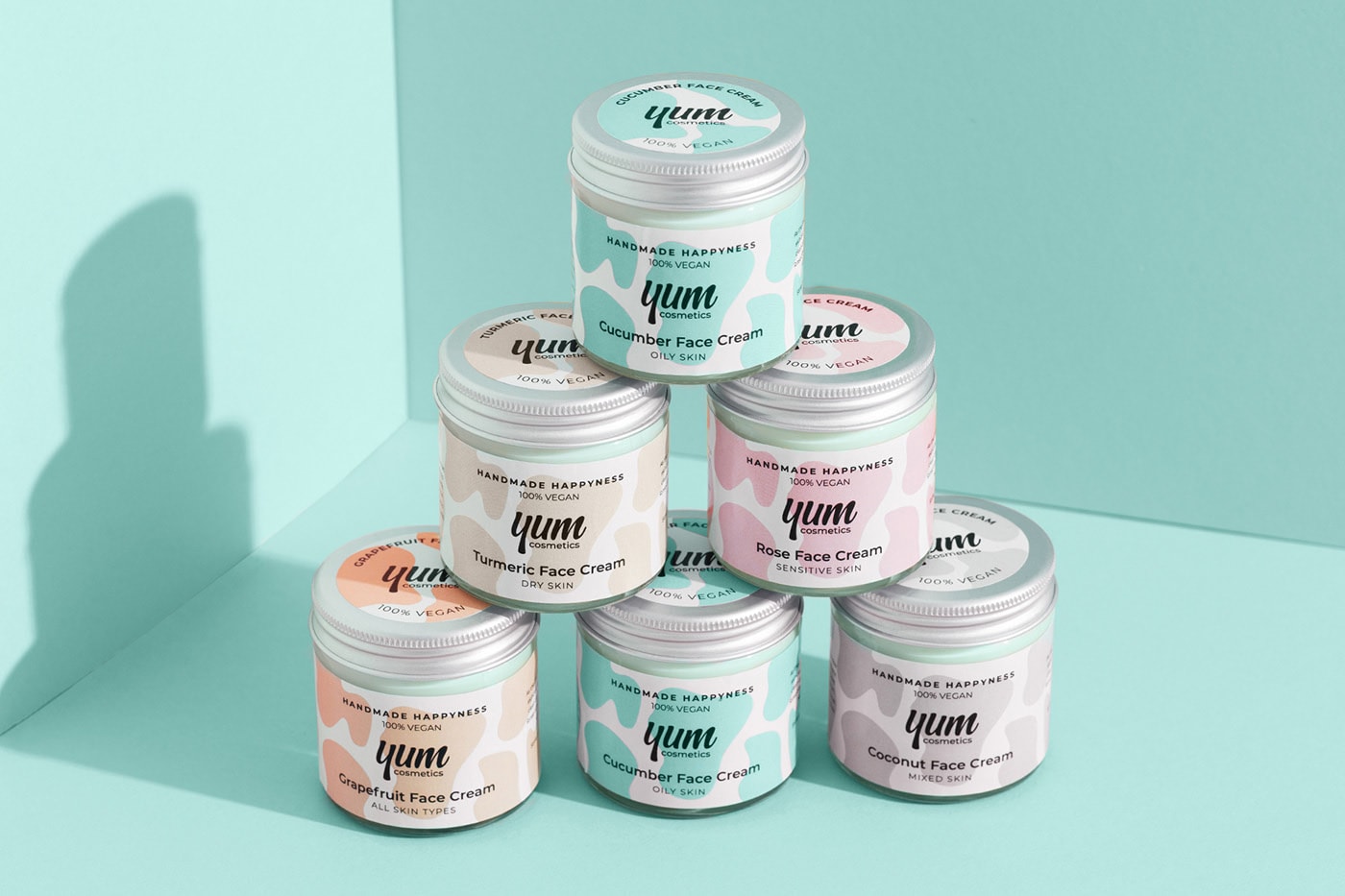 Yum高級手工零售化妝品精品店品牌VI設計，化妝品VI設計，高端VI設計，品牌視覺設計，深圳VI設計，左右格局