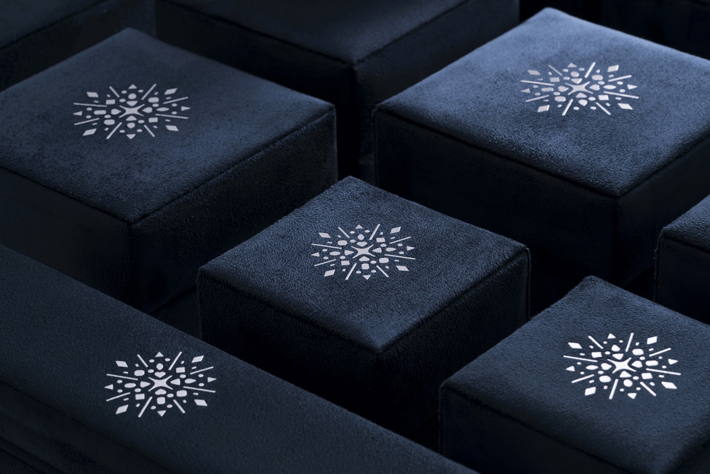 Leman 高級珠寶時裝VI設計—— 傳統品牌戰略升級 Leman 高級珠寶時裝VI設計—— 傳統品牌戰略升級,珠寶品牌設計,品牌戰略升級,深圳VI設計,左右格局