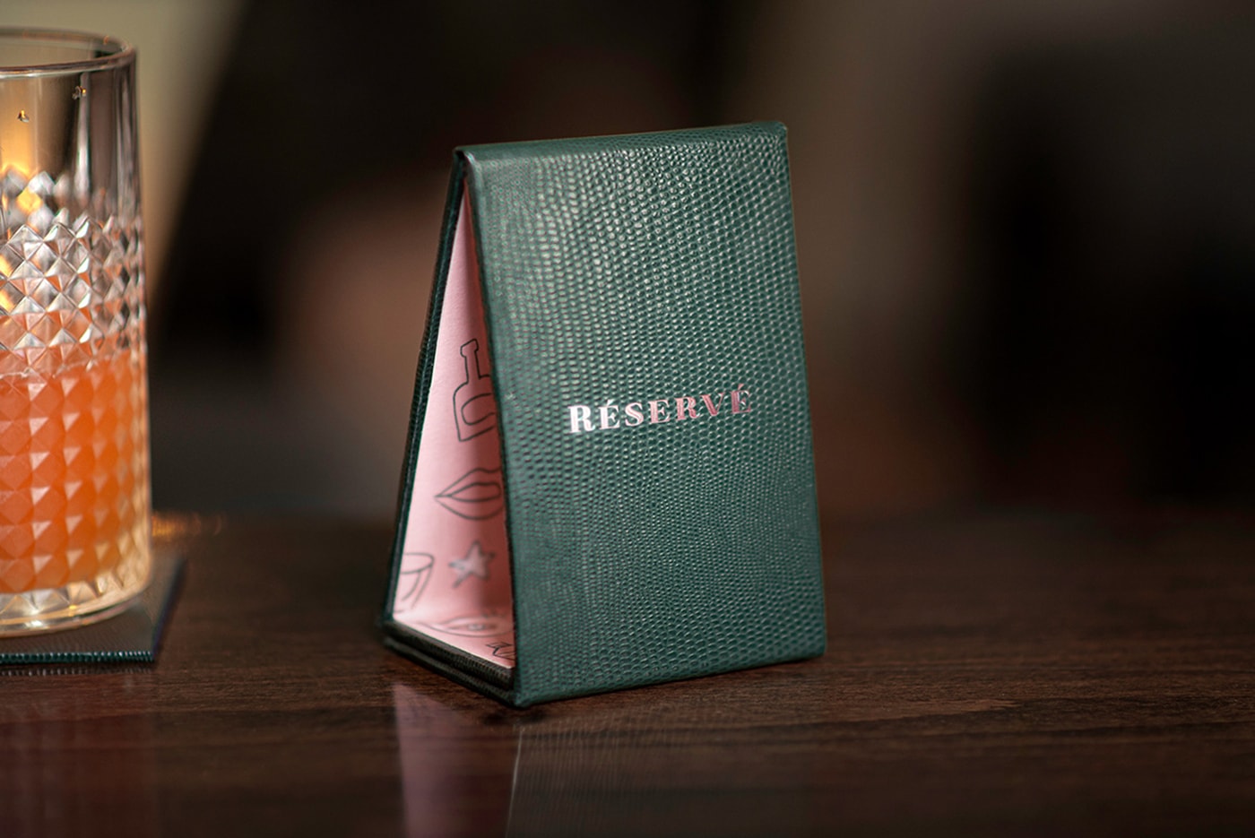 奢華知名(餐飲)雞尾酒吧品牌VI標識設計 奢華知名(餐飲)雞尾酒吧品牌VI標識設計,餐飲VI設計,酒吧標識設計,VI形象設計,左右格局