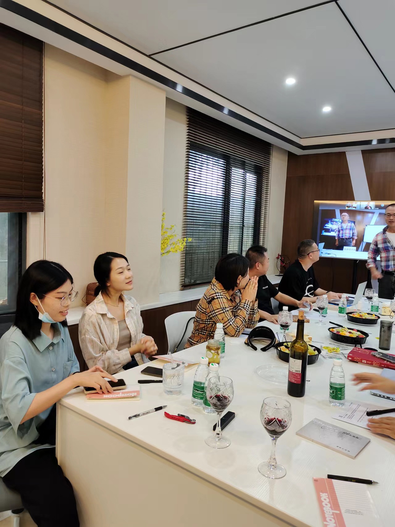 左右企業文化 左右企業文化